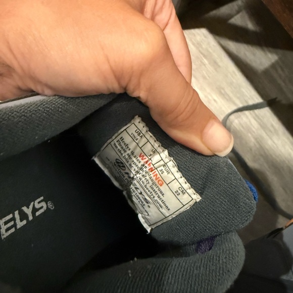 Heelys Gray Sneakers with Orange and Blue Laces roller blade - Picture 6 of 7